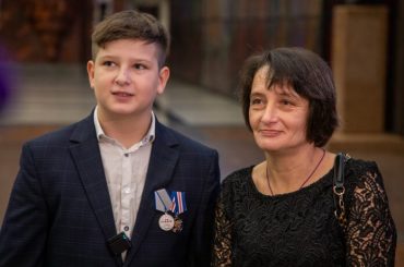 юный герой в музее победы с мамой