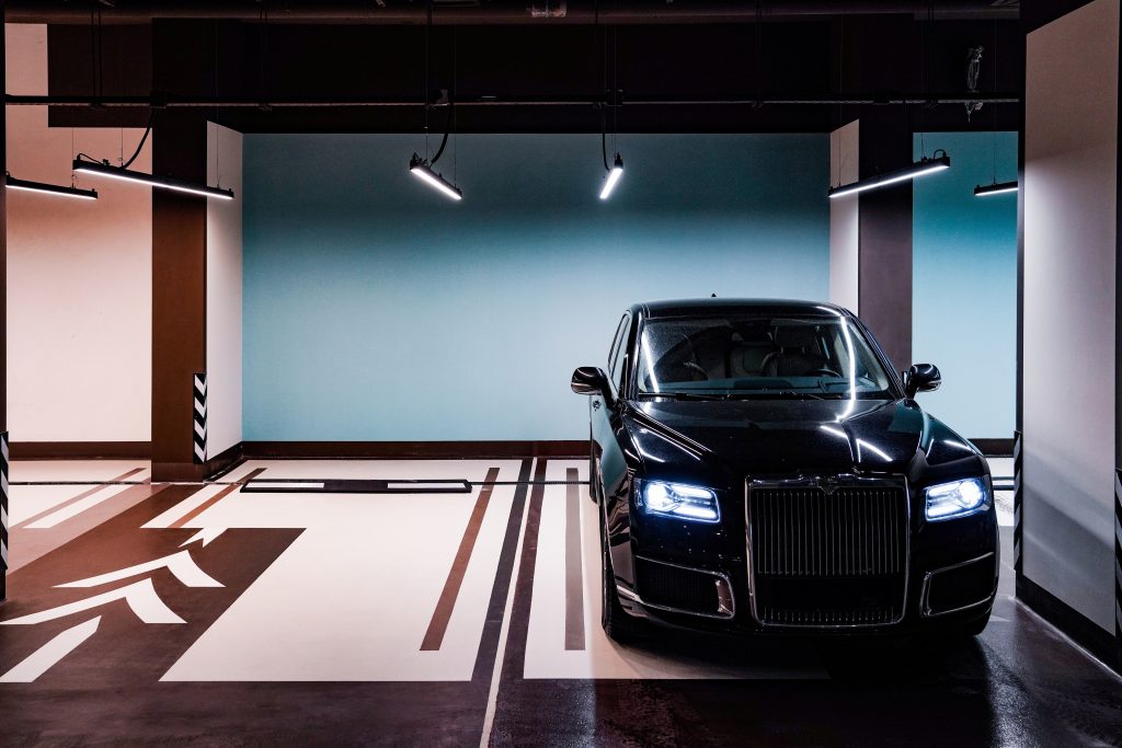 зарядка электромобиля в домах премиум-класса