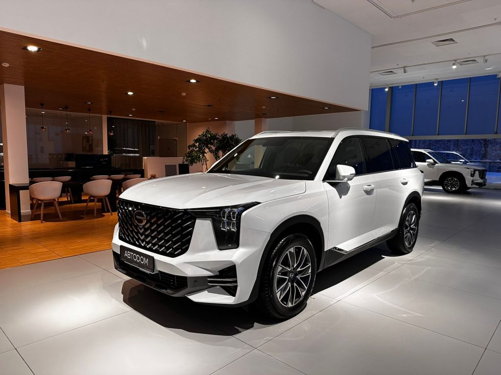 Полноприводный семиместный внедорожник второго поколения GAC GS8