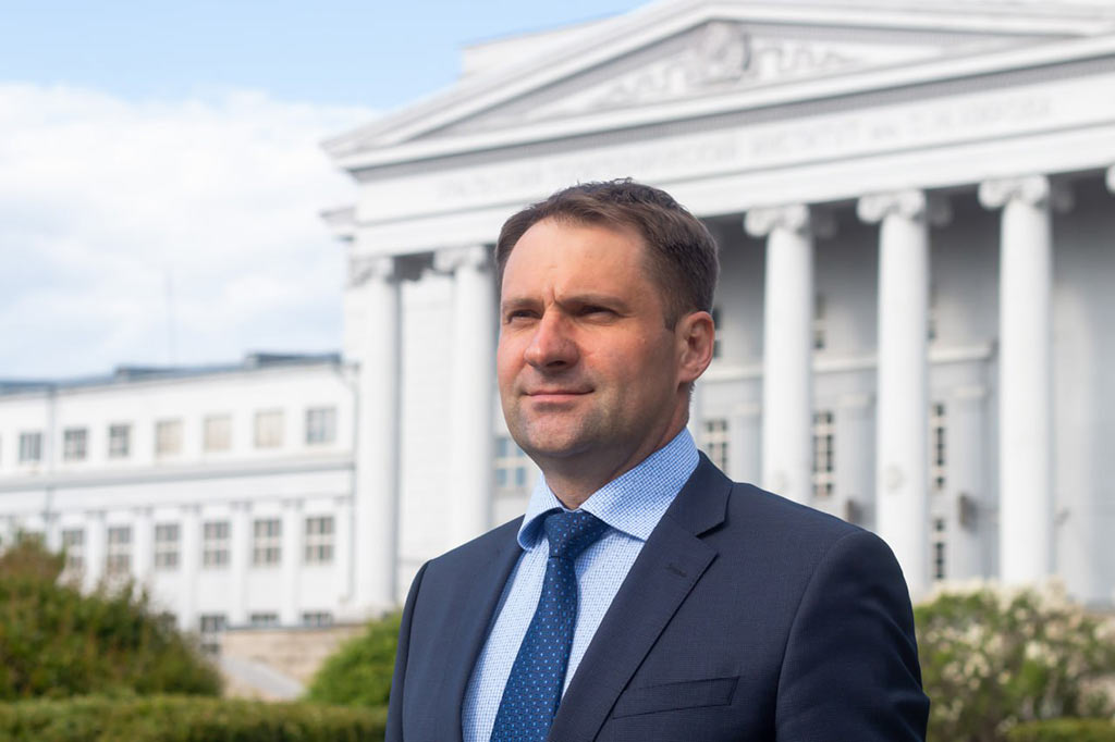Руководитель образовательной программы, старший преподаватель Департамента математики, механики и компьютерных наук ИЕНиМ УрФУ Иван Домашних
