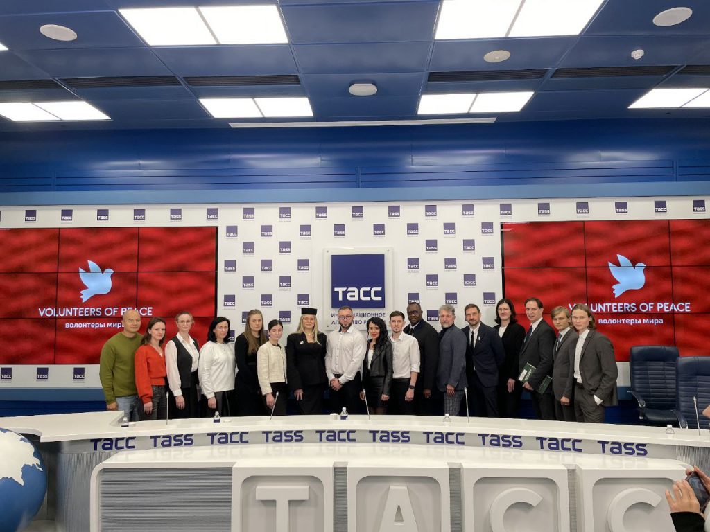 волонтеры мира