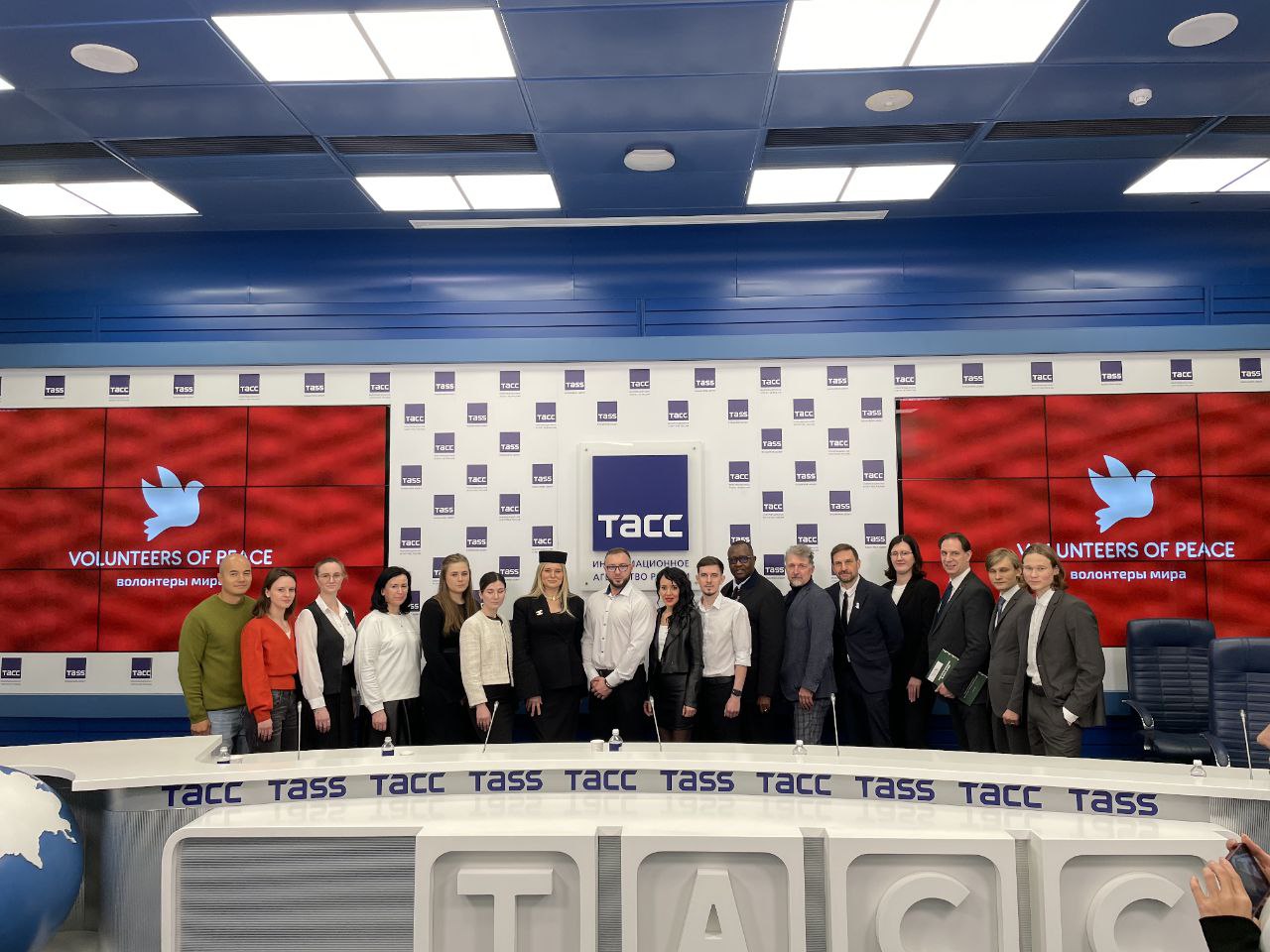 волонтеры мира