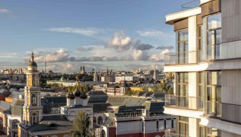 Бескомпромиссный дом Лаврушиснкий с лучшими видами на Кремль